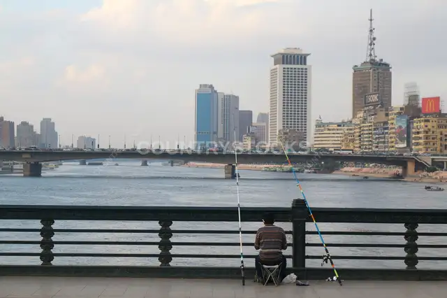 راجل بيصطاد على النيل – منظر كوبري القاهرة