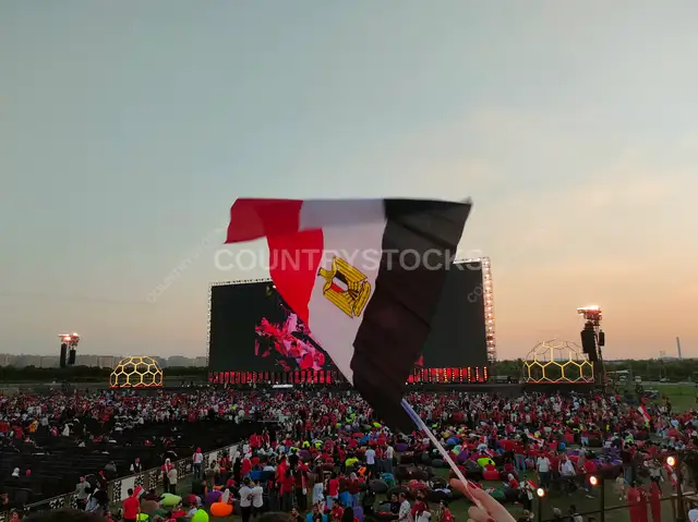 رفع العلم المصري في فان زون القاهرة