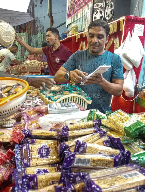 محاسب في محل حلويات مولد النبوي، رمسيس القاهرة