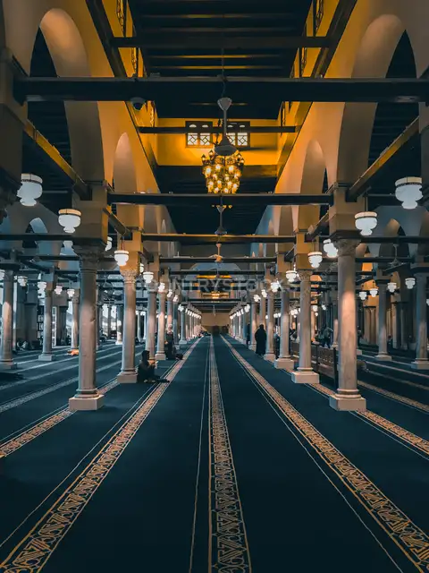 داخل قاعة الصلاة في جامع الأزهر، القاهرة