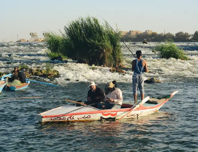 صيادون على قارب في النيل، القناطر الخيرية