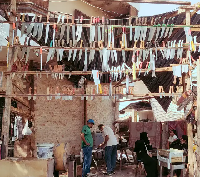 ورشة سن السكاكين في "عابدين" قبل عيد الأضحى