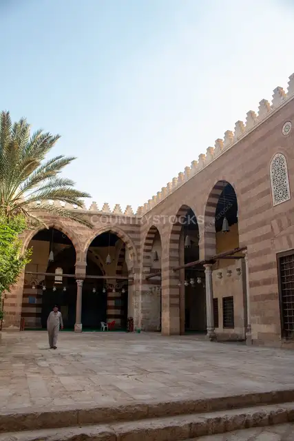 منظر جانبي للمسجد الأزرق (مسجد الأمير آق سنقر) في القاهرة 14