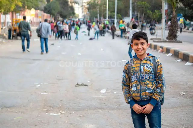 بورتريه طفل مصري في شارع السودان بالقاهرة