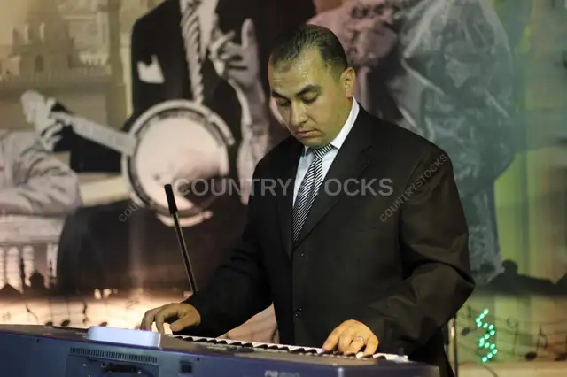 Ramadan Cultural Tent Musicians Performing Live – Cairo, Egypt 7