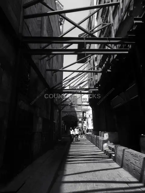 زقاق تاريخي بدعامات حديدية، الجمالية القاهرة