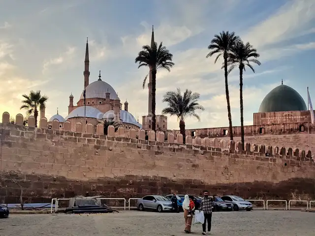 أسوار قلعة صلاح الدين مع مسجد محمد علي ومسجد سليمان باشا الخادم