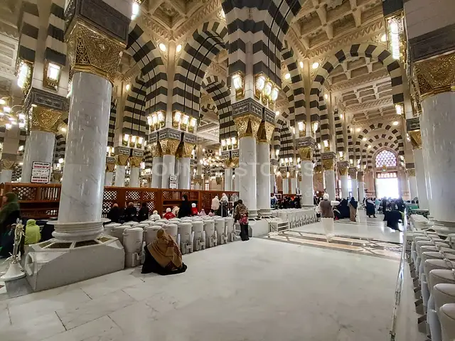 داخل المسجد النبوي الشريف، المدينة المنورة
