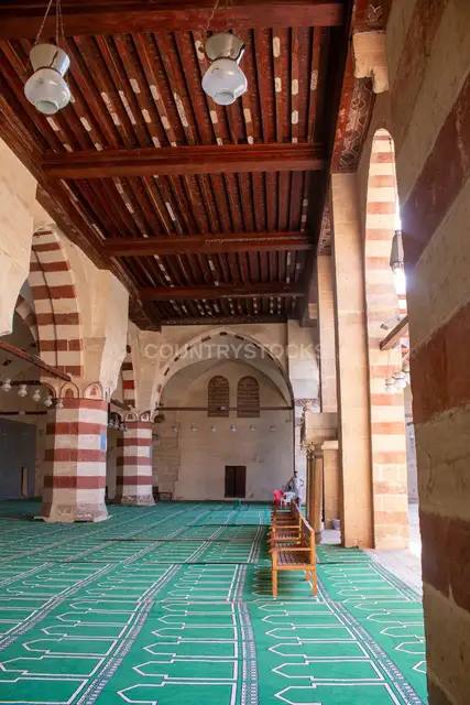 منظر جانبي للمسجد الأزرق (مسجد الأمير آق سنقر) في القاهرة 9