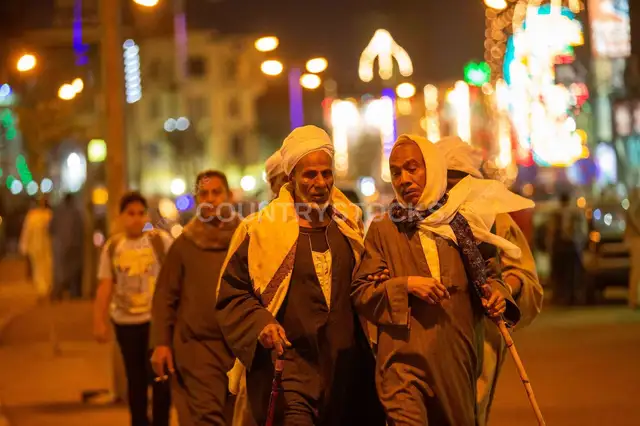 حركة هادية داخل زحمة المولد