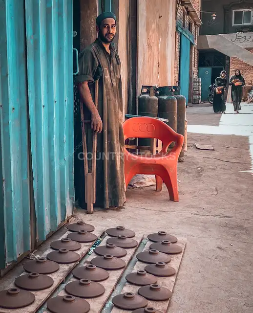 فخراني بيعرض أواني فخار، قرية الفرستق طنطا