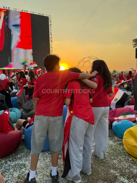 مشجعو منتخب مصر في فان زون عند الغروب