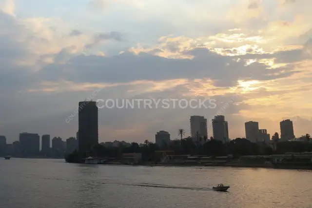 غروب الشمس على نهر النيل في القاهرة