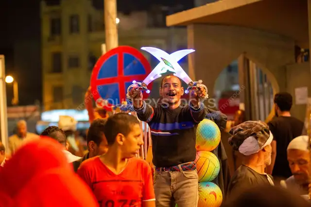 باعة جائلين في مولد السيدة زينب