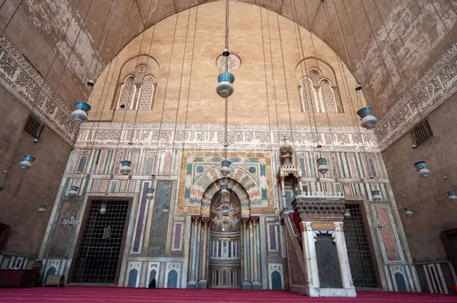 منظر داخلي لمسجد السلطان حسن 2