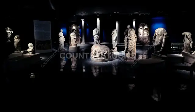 قاعة التماثيل في المتحف اليوناني الروماني، الإسكندرية