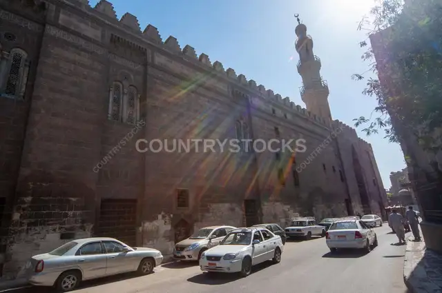 مسجد السلطان حسن ومحيطه في القاهرة القديمة 1
