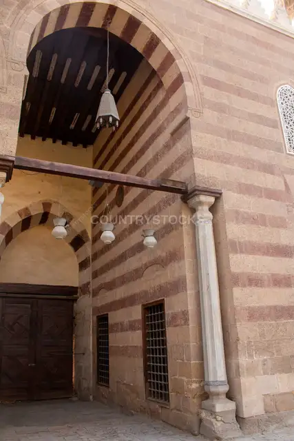 منظر جانبي للمسجد الأزرق (مسجد الأمير آق سنقر) في القاهرة 4