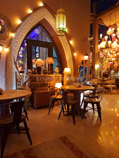 مقهى شرقي بالفوانيس، الشيخ زايد