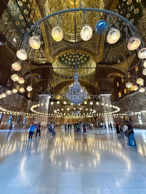 داخل قاعة الصلاة الرائعة في مسجد محمد علي 2