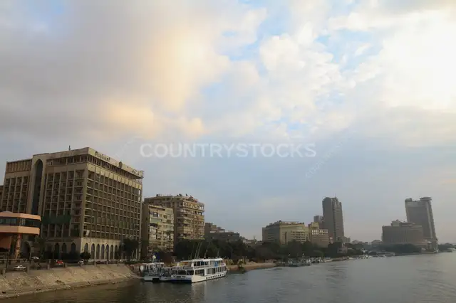 مباني كورنيش النيل في القاهرة