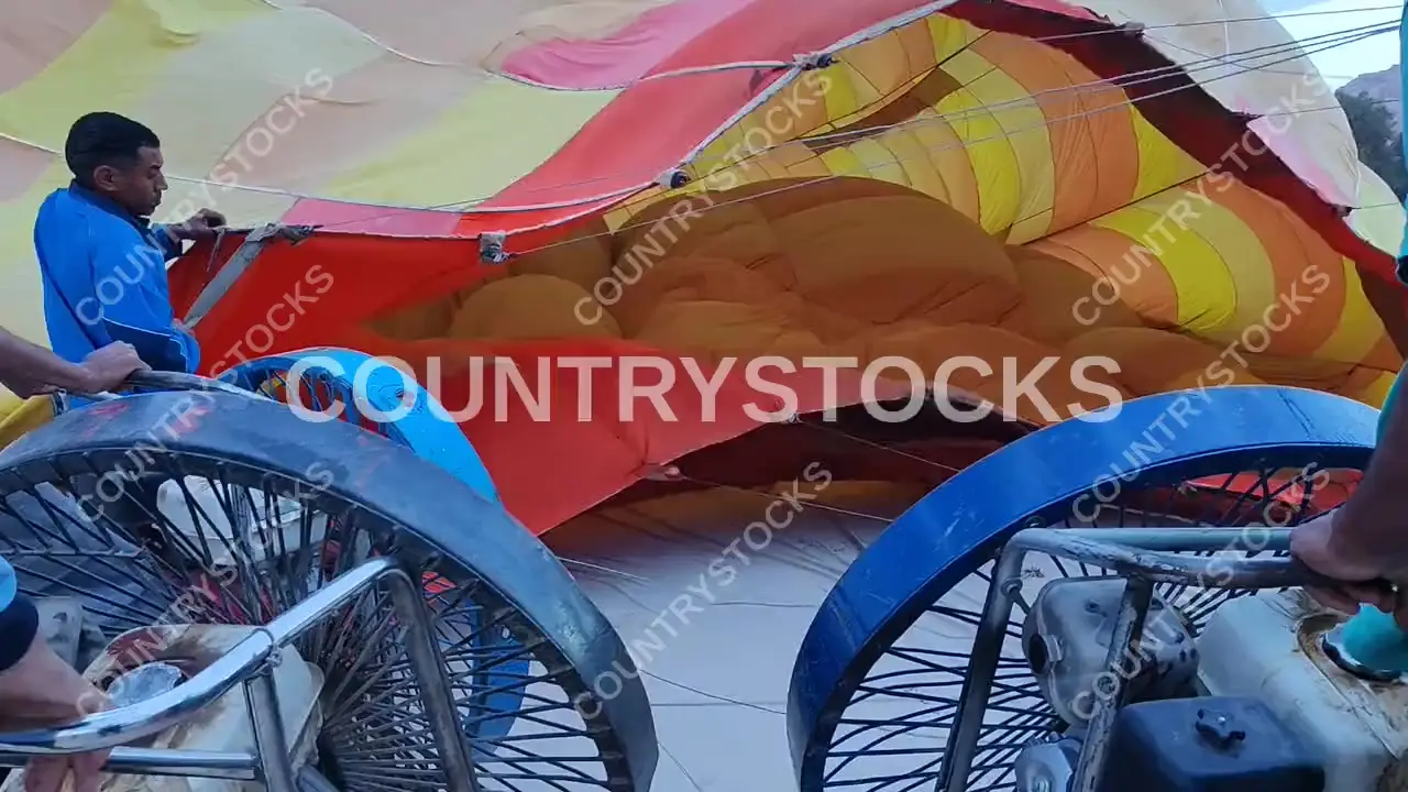 الاستعداد لشحن المنطاد بالهواء، البر الغربي الأقصر