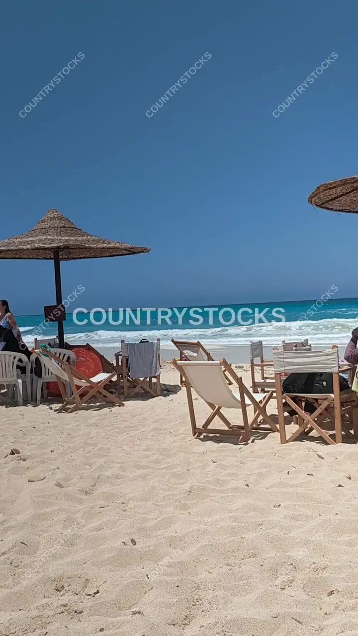 شاطئ البحر المتوسط بمقاعد ومظلات، ستيلا هايتس الساحل الشمالي