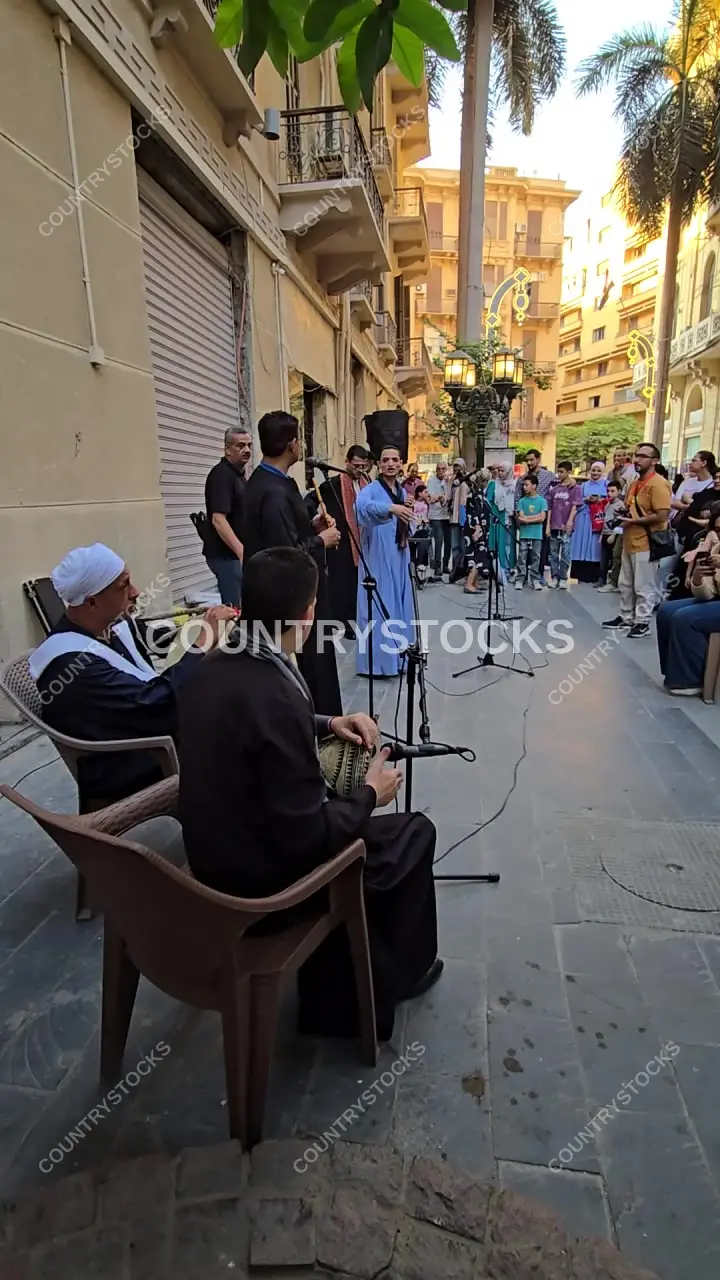عرض موسيقي في شارع الشريفين، وسط البلد القاهرة