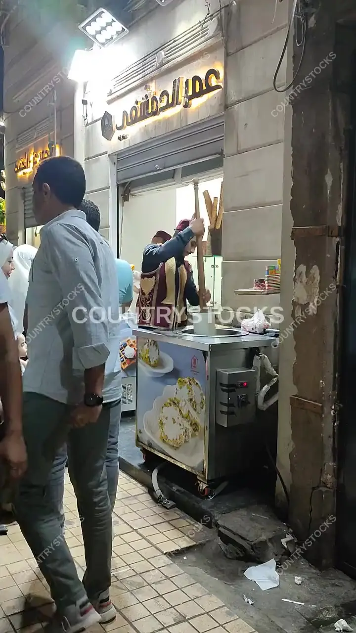 بوظة الشام – الآيس كريم السوري الأصيل بالدق والفستق الحلبي